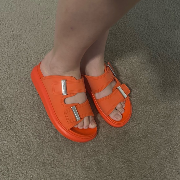 Alexander McQueen oversized slide sandal - Picture 8 of 9